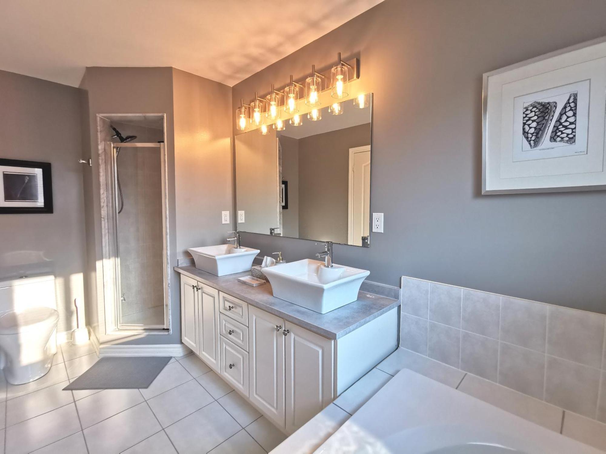 4 Bedroom 3 Washroom Charming Home In Markham With Warm Cozy Vibe Exteriör bild