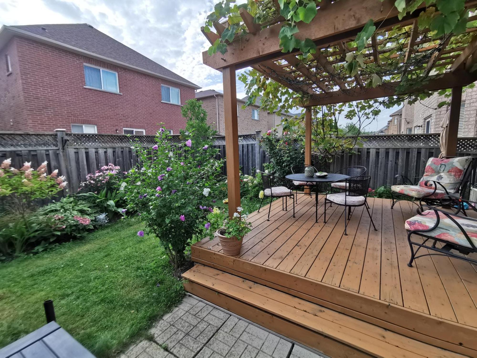 4 Bedroom 3 Washroom Charming Home In Markham With Warm Cozy Vibe Exteriör bild